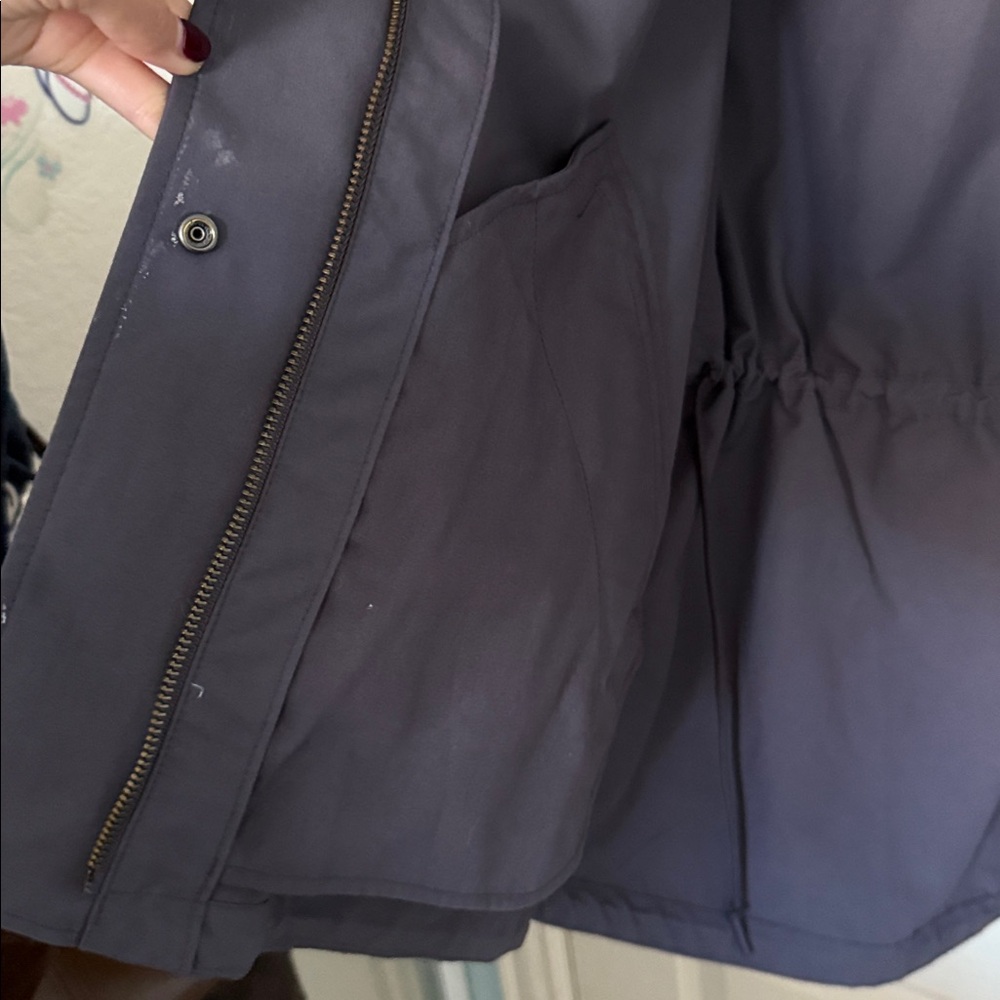Uniqlo Hooded Light Rain Jacket - Picture 5 of 6